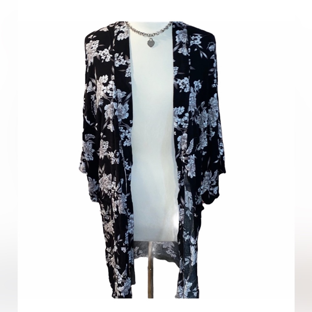 Spiritual Gangster Floral Black and White Kimono - Picture 7 of 10